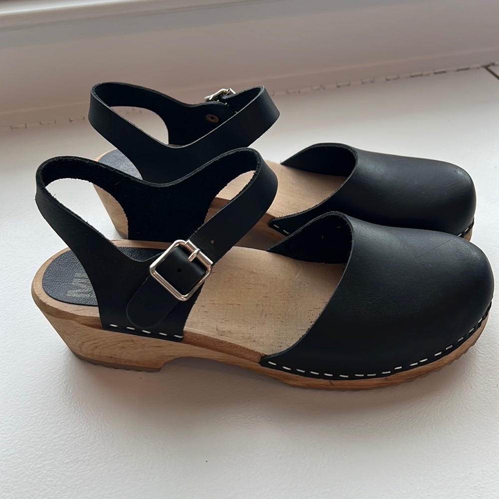 Black Mia clogs